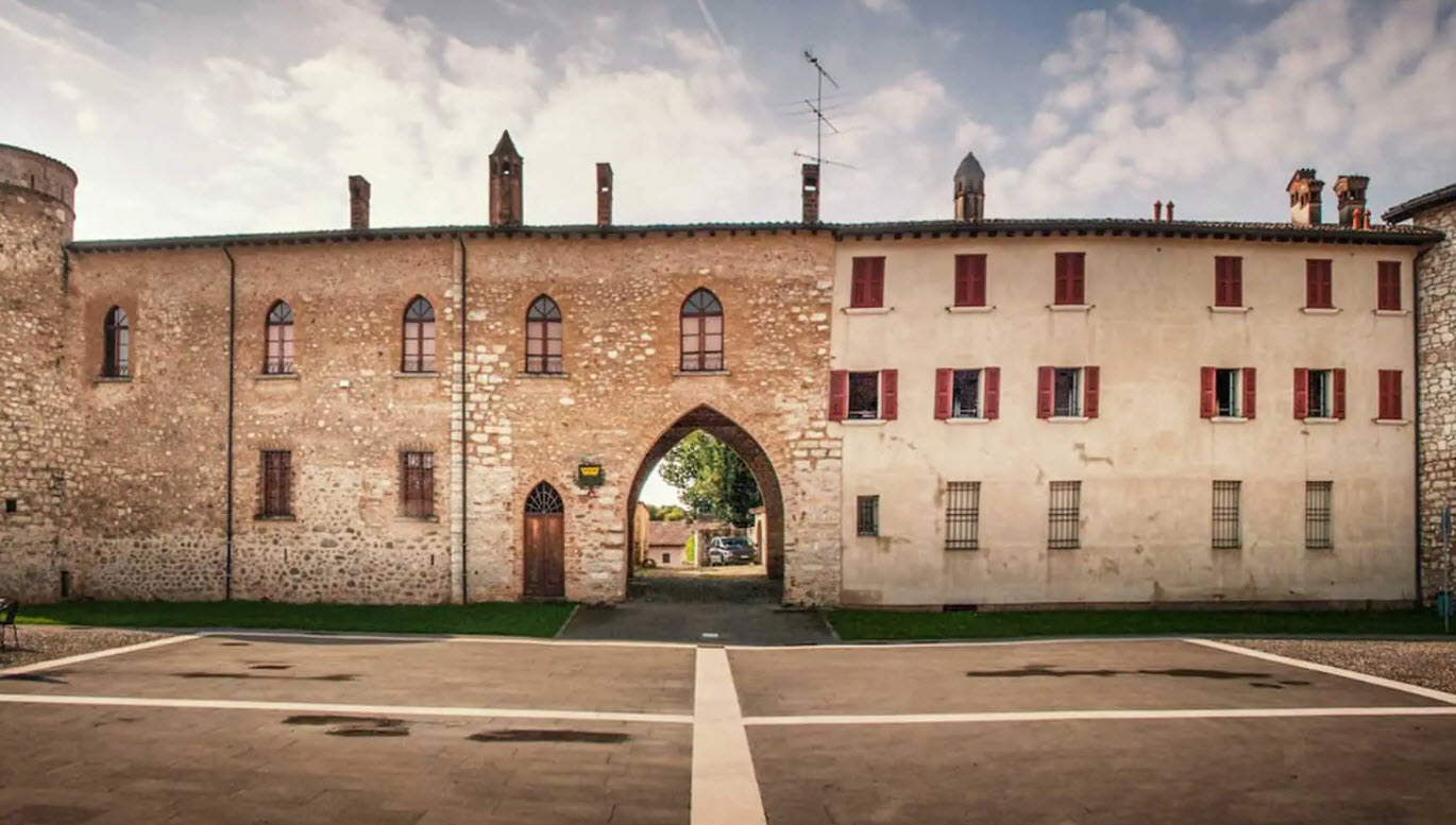 Paderna Castle, Italy